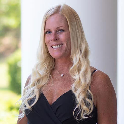 Leigh Kugler headshot